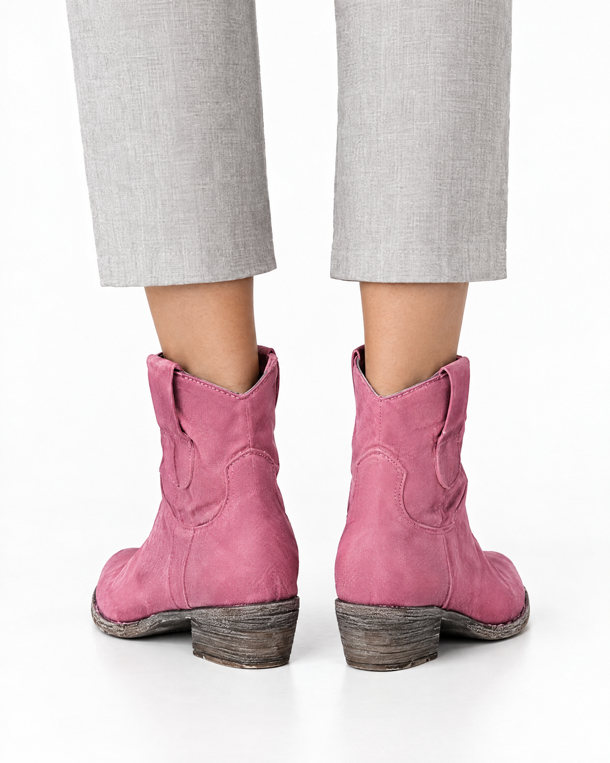 Stivaletti texani Camilla con tacco basso, colore Rosa, indossati, vista posteriore
